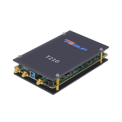 USRPソフトウェア定義ラジオ 70 MHz-6 GHz周波数帯 56 MHz帯域幅と 2T2Rチャンネル